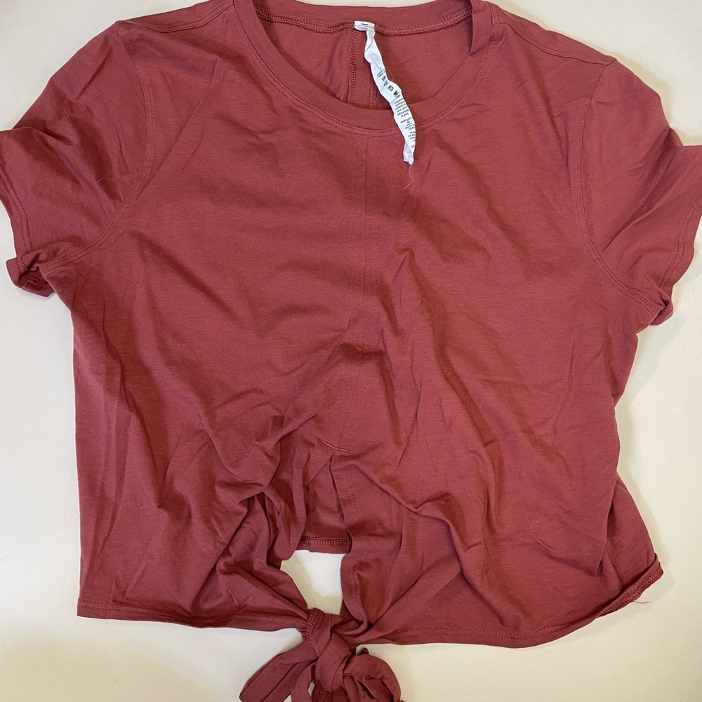 Lululemon cropped tee